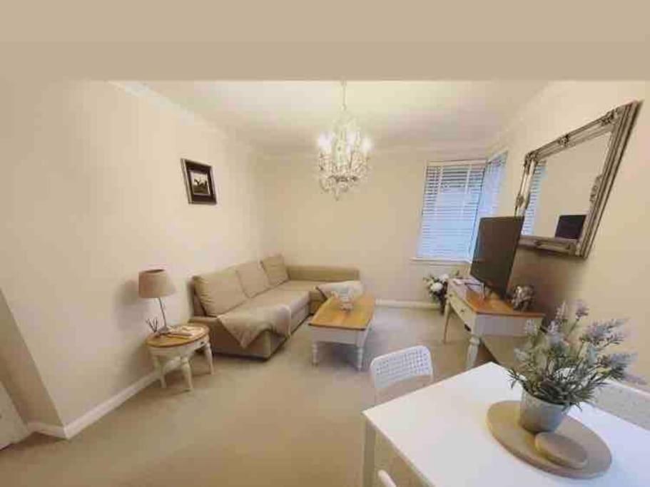 Apartment Immaculate Centre With Free Parking - Ground Floor