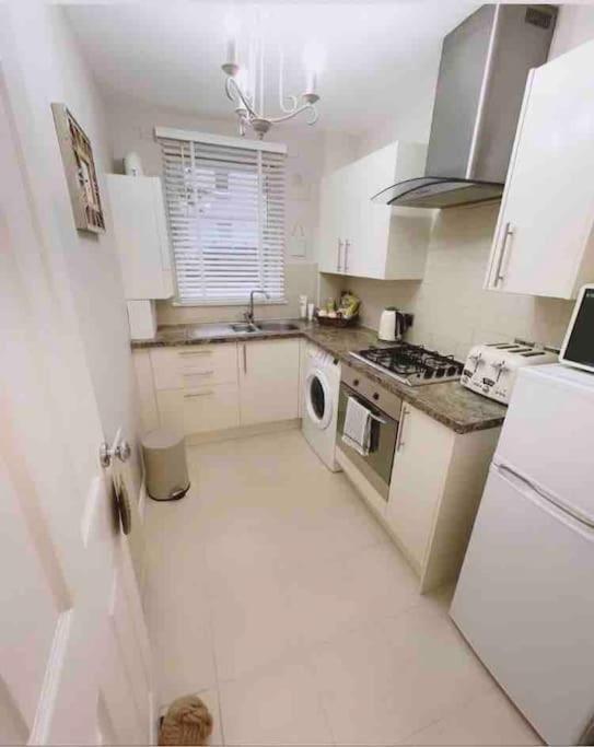 Immaculate Centre With Free Parking - Ground Floor * Aberdeen