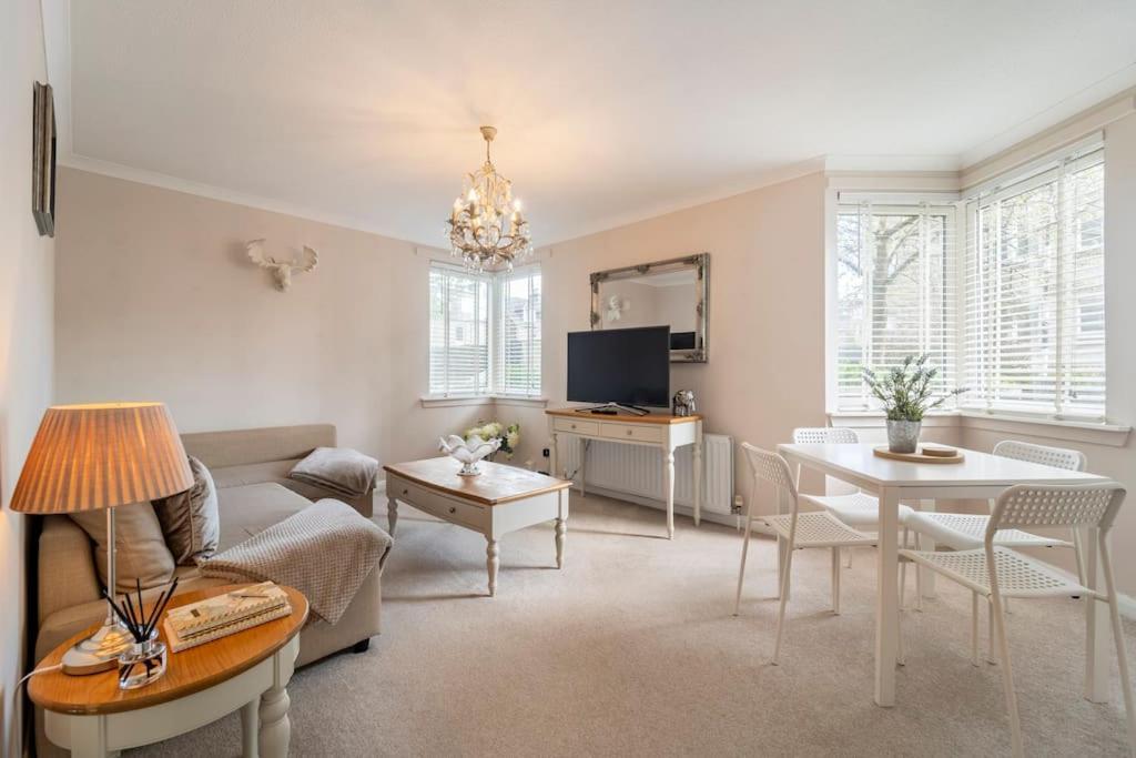 Apartment Immaculate Centre With Free Parking - Ground Floor