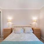 Immaculate City Centre Apartment With Free Parking - Ground Floor