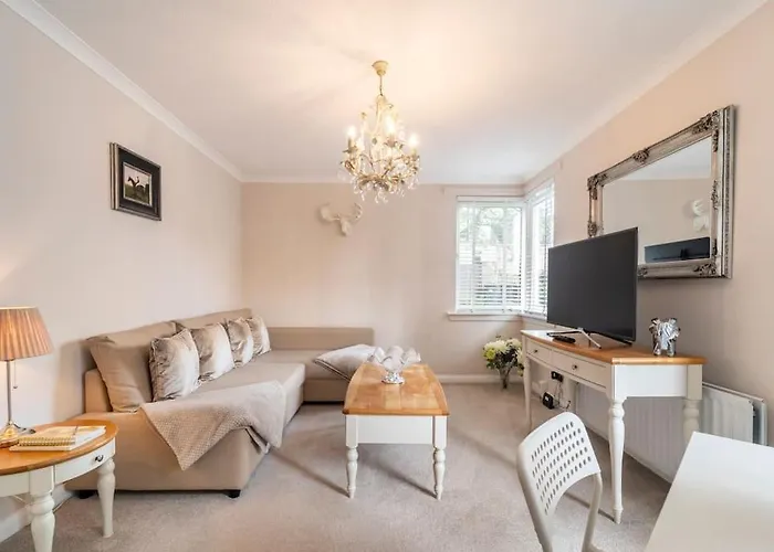 Immaculate City Centre Apartment With Free Parking - Ground Floor