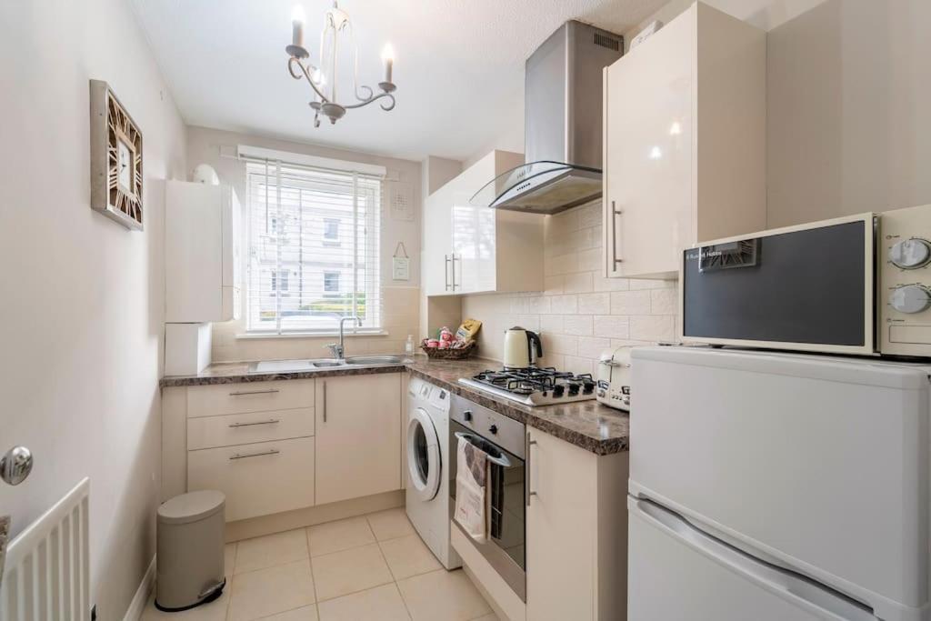 Immaculate Centre With Free Parking - Ground Floor