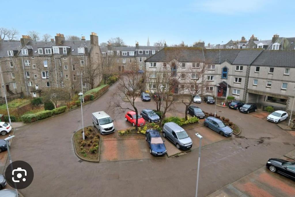 Immaculate Centre With Free Parking - Ground Floor * Aberdeen