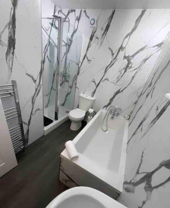 Apartment Immaculate Centre With Free Parking - Ground Floor *