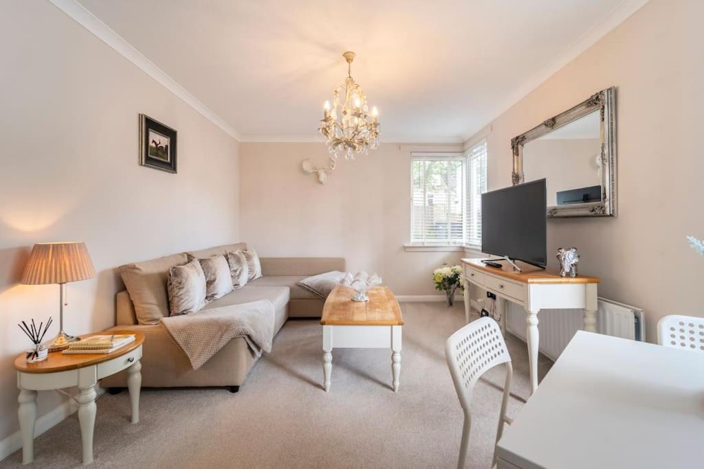 Apartment Immaculate Centre With Free Parking - Ground Floor