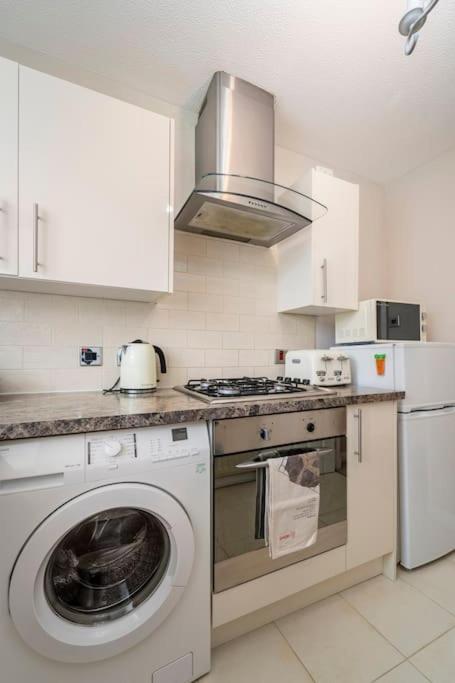 Apartment Immaculate Centre With Free Parking - Ground Floor *