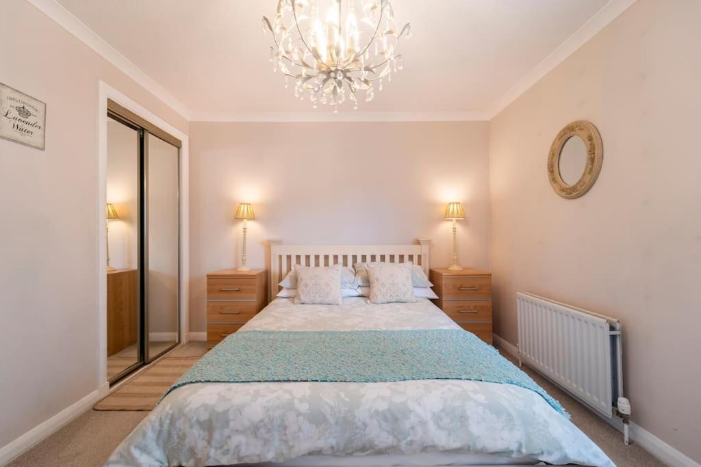 Immaculate Centre With Free Parking - Ground Floor Aberdeen