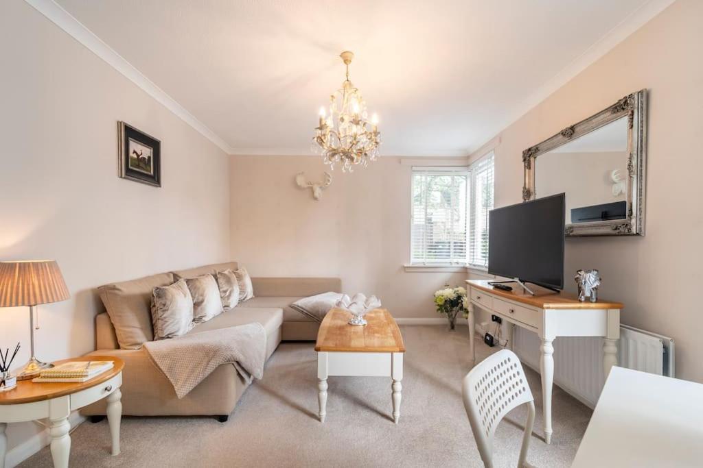 Apartment Immaculate Centre With Free Parking - Ground Floor *